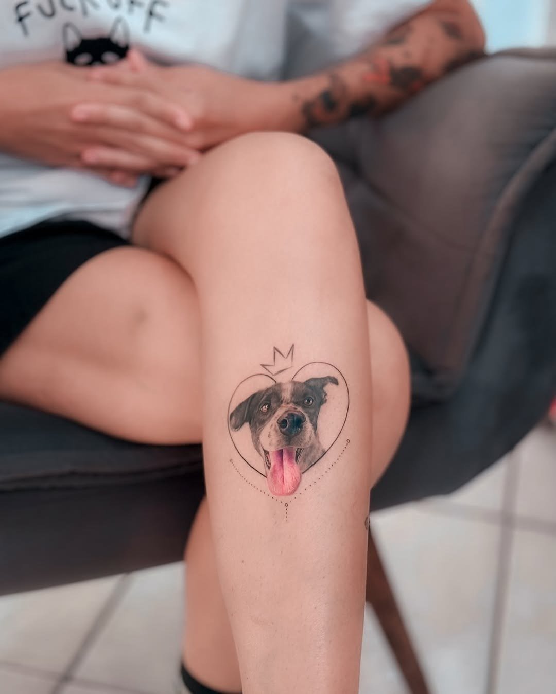 Tatuagem em pele, em primeiro plano